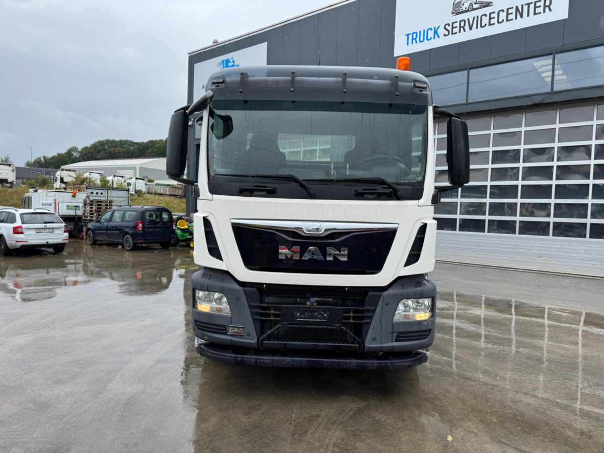 MAN TGS 28.440 6x2 UT GIGANT - Skip loader truck: picture 2 MAN TGS 28.440 6x2 UT GIGANT - Skip loader truck: picture 2