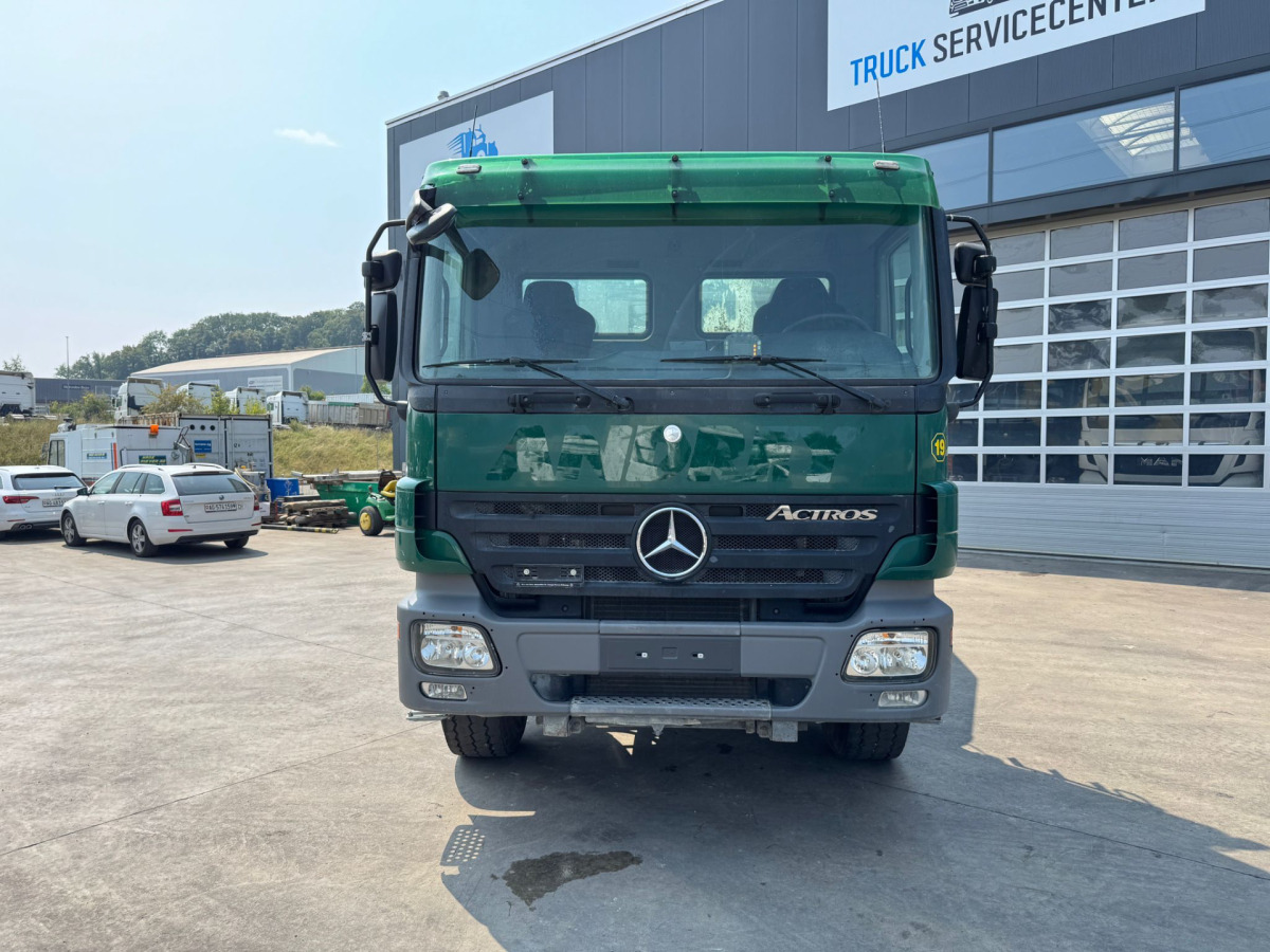 MERCEDES Actros 3244 8x4 Liebherr 9m3 - Concrete mixer truck: picture 2 MERCEDES Actros 3244 8x4 Liebherr 9m3 - Concrete mixer truck: picture 2
