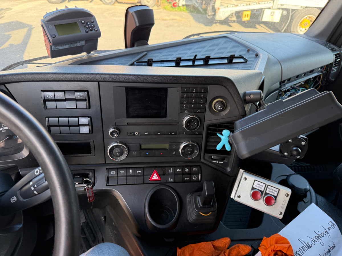 Box truck MERCEDES Antos 2540 6x2 (Engine defect): picture 13 Box truck MERCEDES Antos 2540 6x2 (Engine defect): picture 13