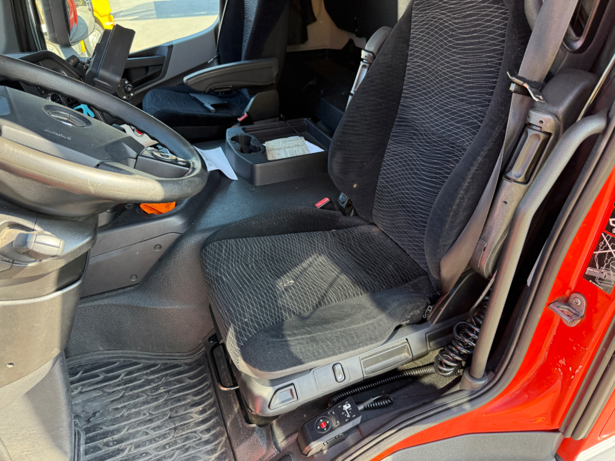 Box truck MERCEDES Antos 2540 6x2 (Engine defect): picture 10 Box truck MERCEDES Antos 2540 6x2 (Engine defect): picture 10