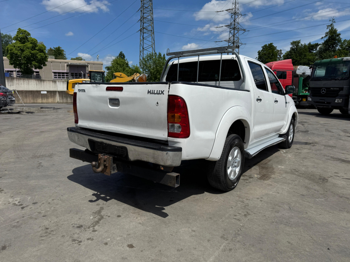 TOYOTA Hilux 3.0D 4WD - Pickup truck: picture 5 TOYOTA Hilux 3.0D 4WD - Pickup truck: picture 5