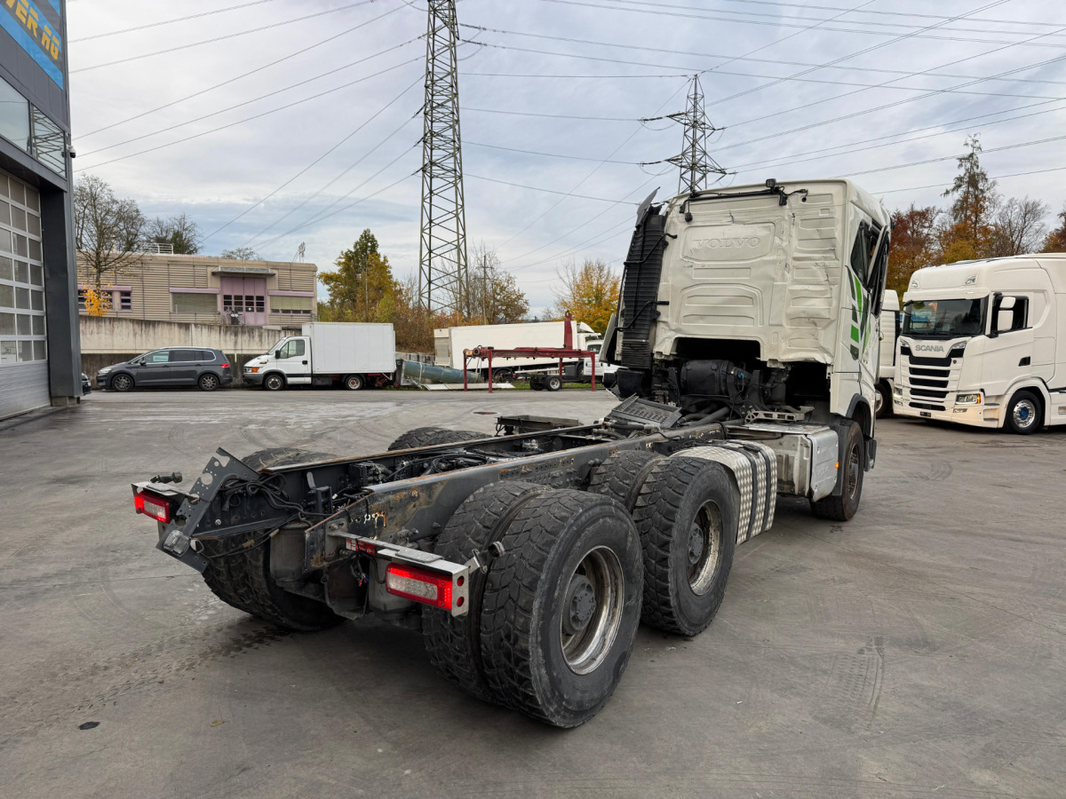 VOLVO FH16-650 6x6 X-Track Unfall - Cab chassis truck: picture 5 VOLVO FH16-650 6x6 X-Track Unfall - Cab chassis truck: picture 5
