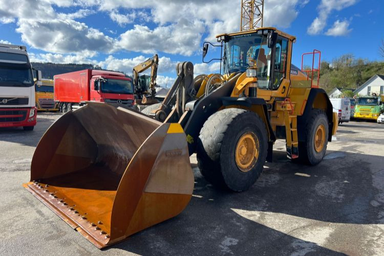 Volvo L180H - Wheel loader: picture 2 Volvo L180H - Wheel loader: picture 2