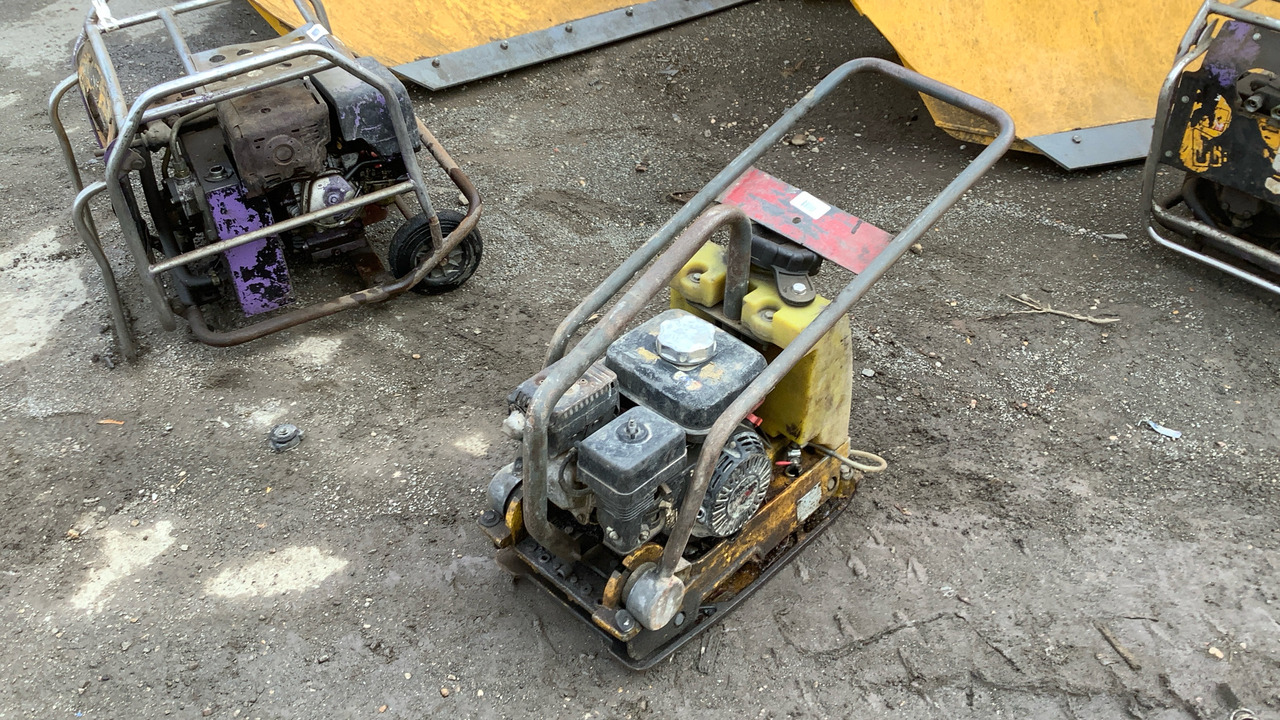 12" WACKER PLATE - Construction equipment: picture 1 12" WACKER PLATE - Construction equipment: picture 1