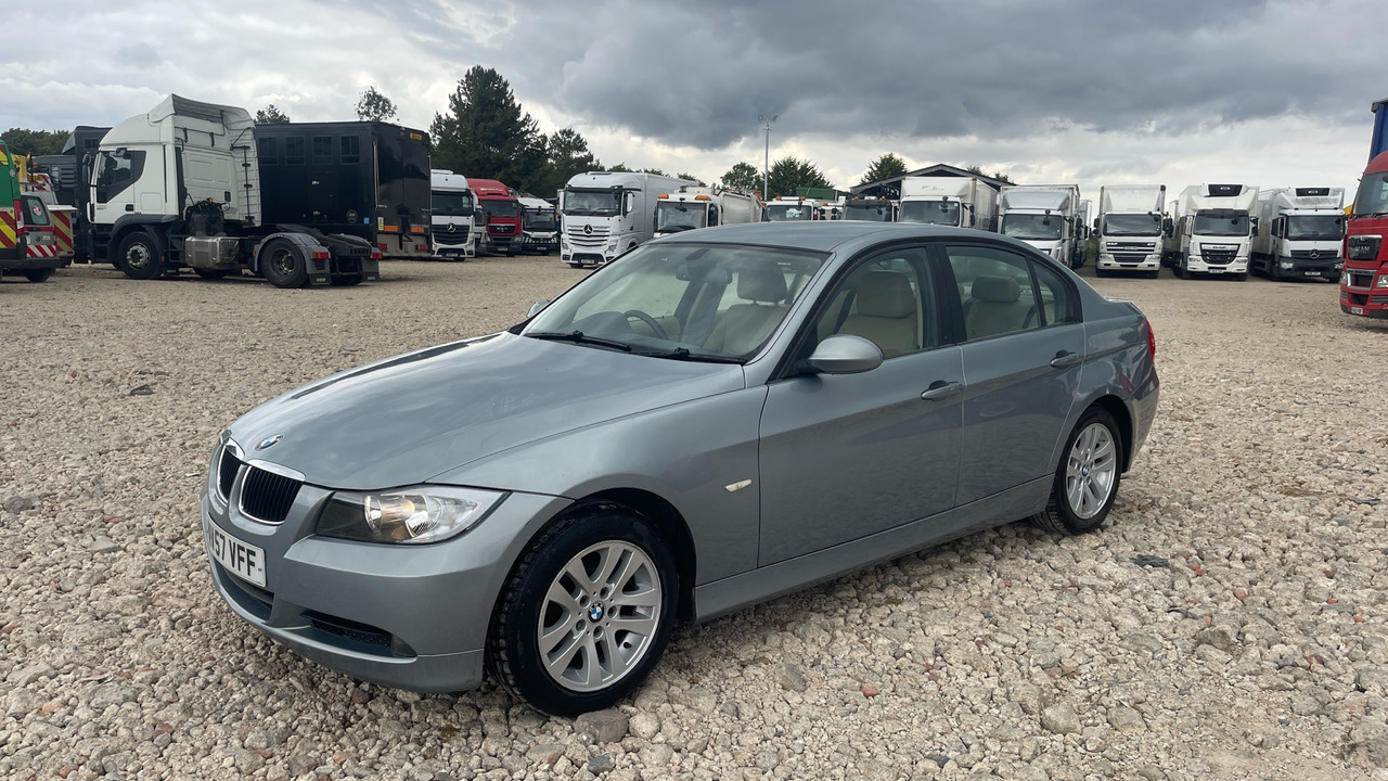 BMW 320 I - Hatchback: picture 2 BMW 320 I - Hatchback: picture 2