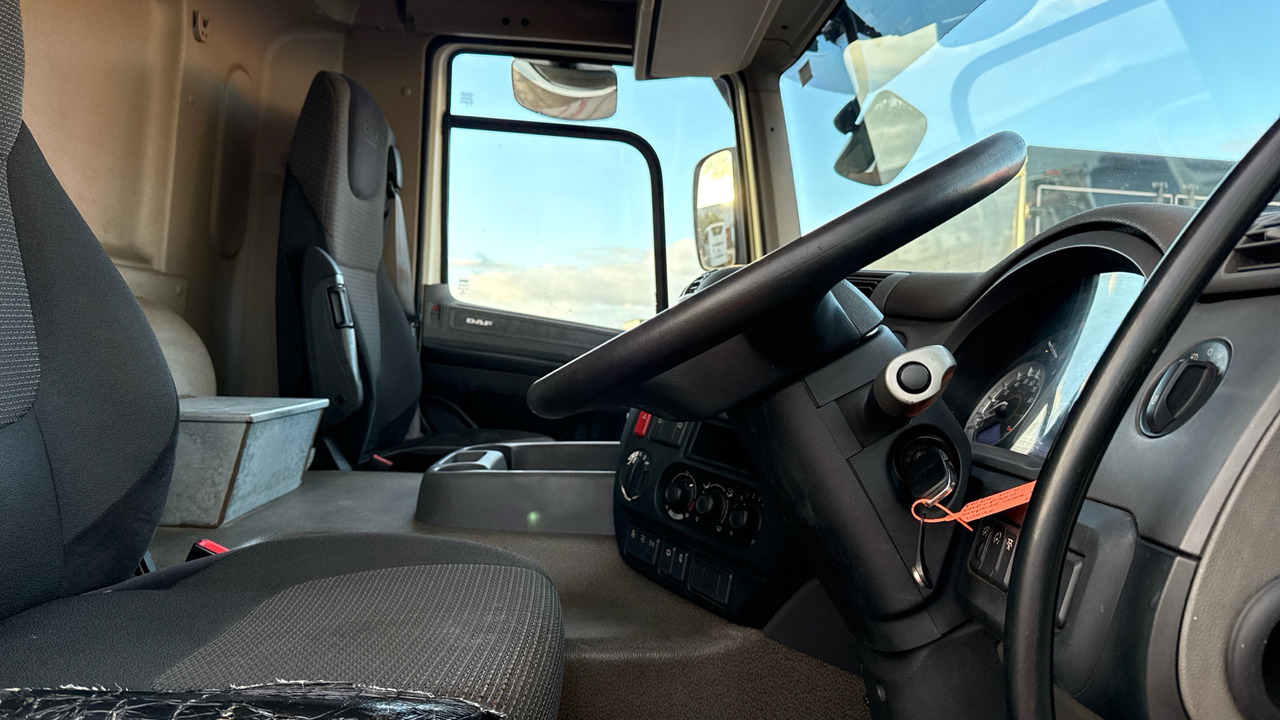 DAF CF 330 - Dropside/ Flatbed truck, Crane truck: picture 5 DAF CF 330 - Dropside/ Flatbed truck, Crane truck: picture 5