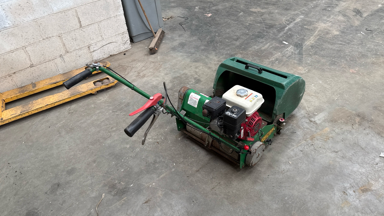 DENNIS FT510 PEDESTRIAN CYLINDER MOWER WITH 9K UNIT AND GRASS BOX - Construction equipment: picture 4 DENNIS FT510 PEDESTRIAN CYLINDER MOWER WITH 9K UNIT AND GRASS BOX - Construction equipment: picture 4