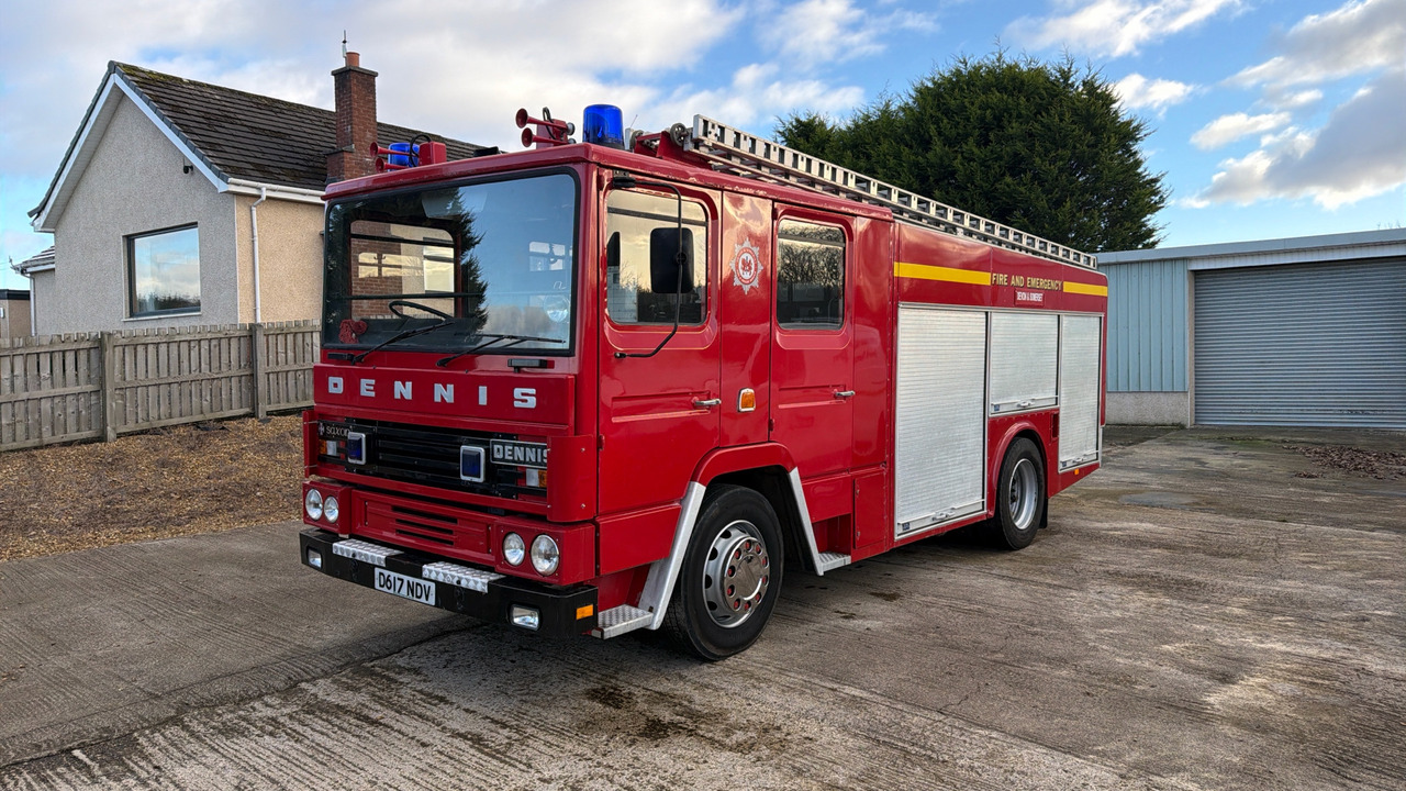DENNIS RS 135 - Fire truck: picture 2 DENNIS RS 135 - Fire truck: picture 2