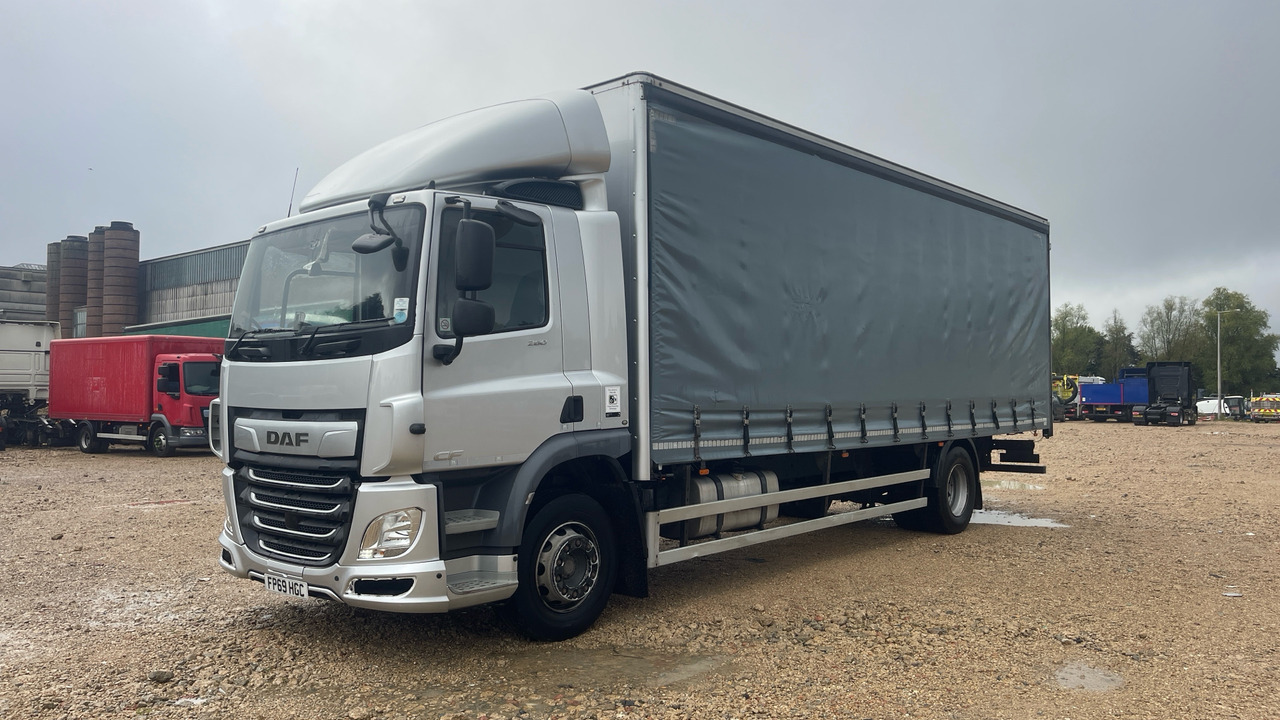 Daf CF 260 - Curtainsider truck: picture 2 Daf CF 260 - Curtainsider truck: picture 2