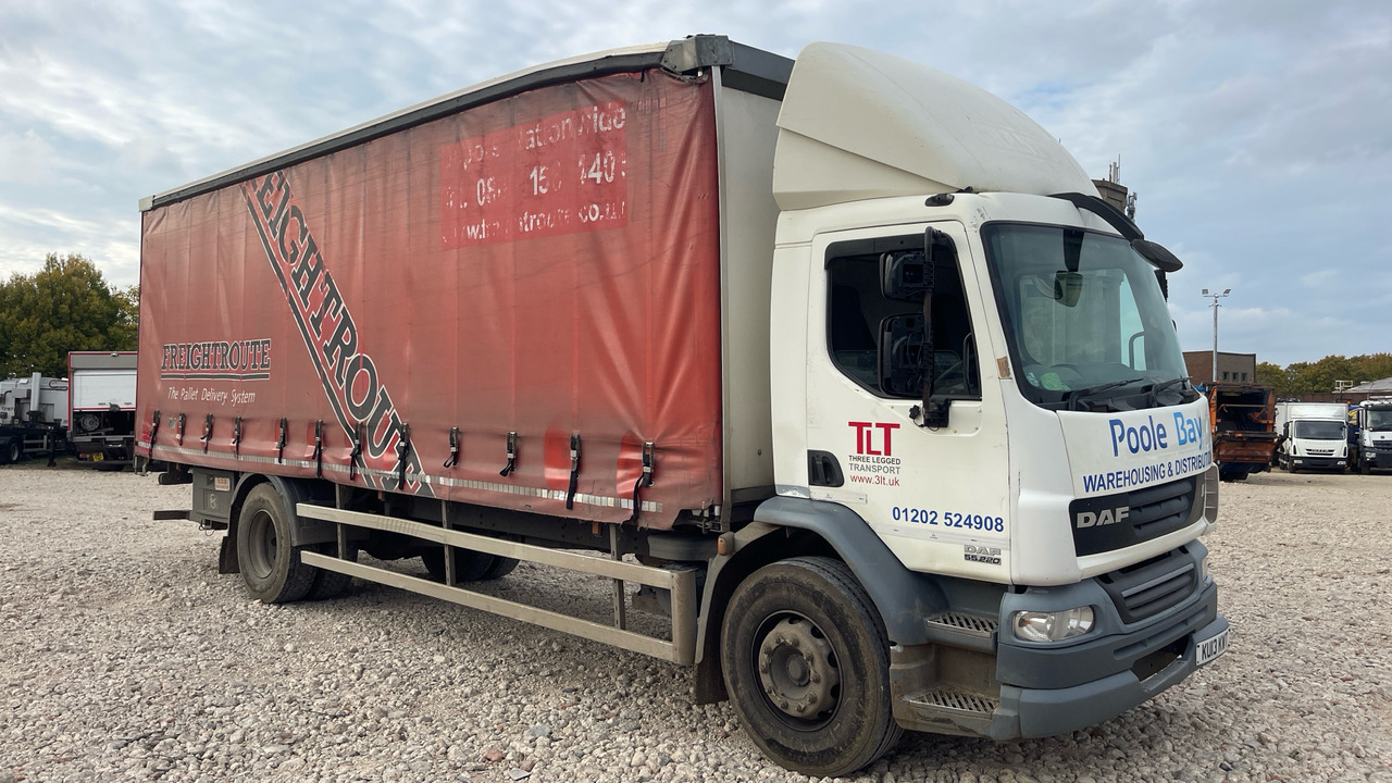 Daf LF 55.220 - Curtainsider truck: picture 1 Daf LF 55.220 - Curtainsider truck: picture 1