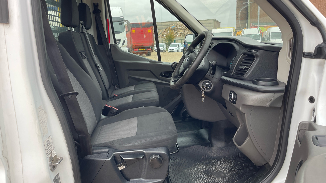 FORD TRANSIT 350 2.0 ECOBLUE 130PS - Flatbed van: picture 5 FORD TRANSIT 350 2.0 ECOBLUE 130PS - Flatbed van: picture 5