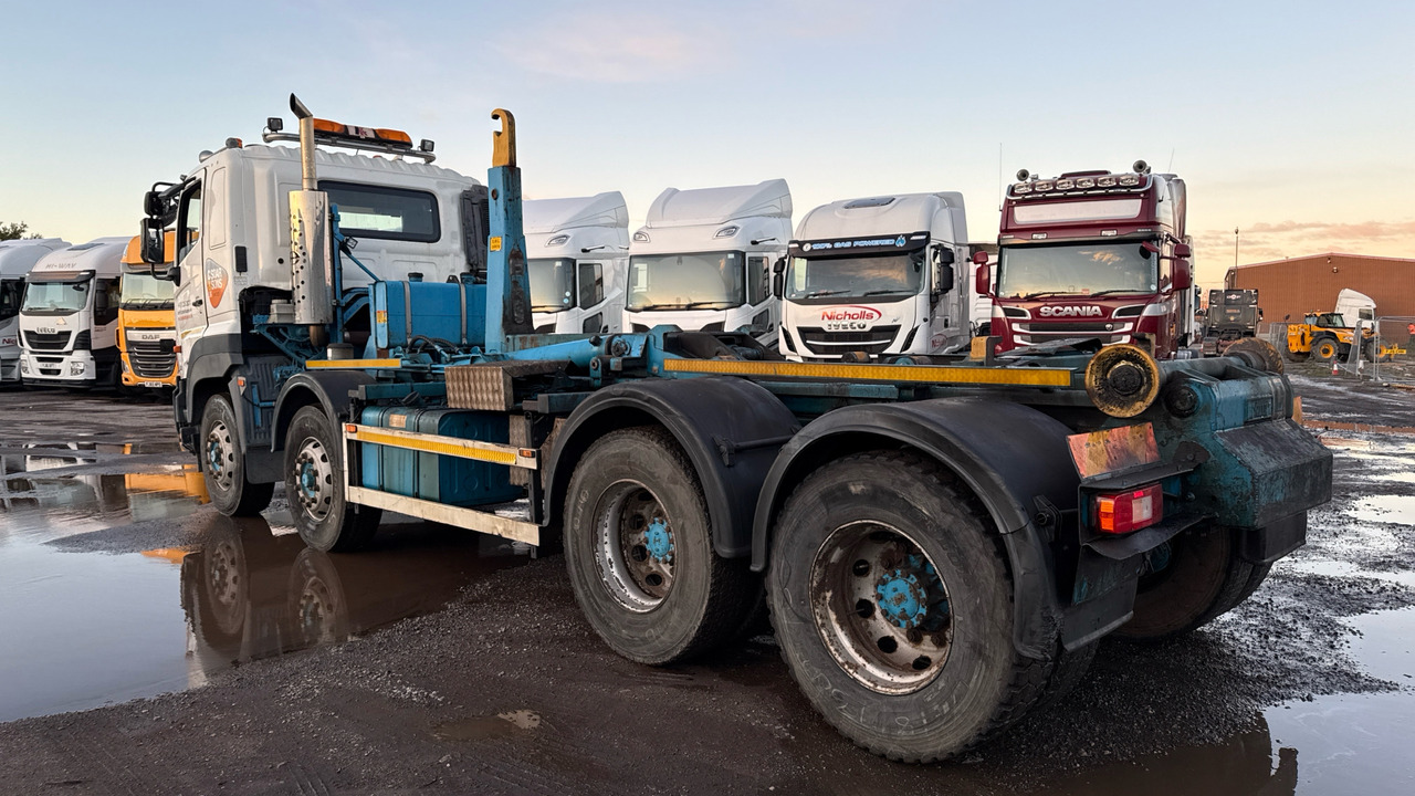 HINO 700 3241 - Hook lift truck: picture 3 HINO 700 3241 - Hook lift truck: picture 3