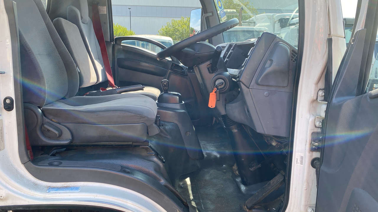ISUZU N 75.190 - Dropside/ Flatbed truck: picture 5 ISUZU N 75.190 - Dropside/ Flatbed truck: picture 5