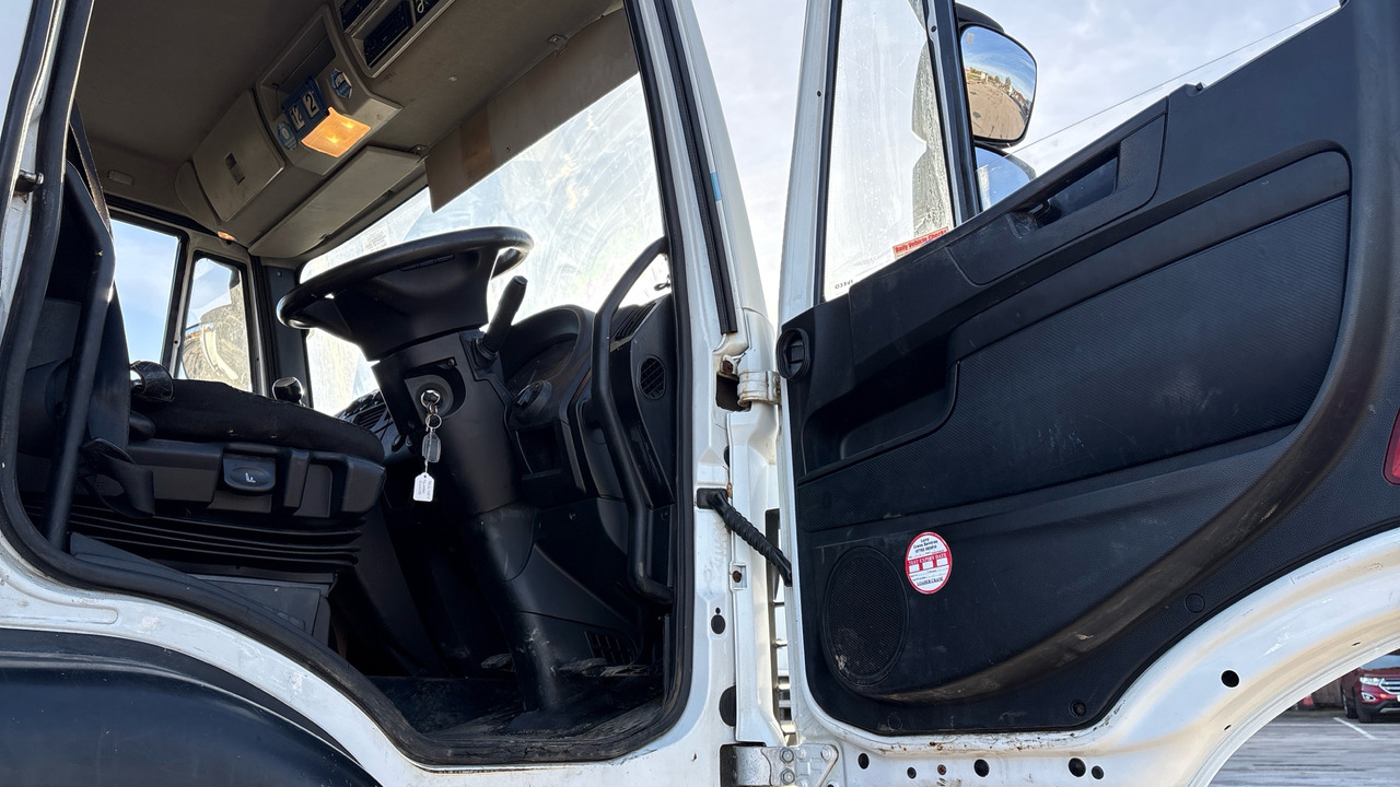 IVECO EUROCARGO 120-190 - Dropside/ Flatbed truck, Crane truck: picture 5 IVECO EUROCARGO 120-190 - Dropside/ Flatbed truck, Crane truck: picture 5