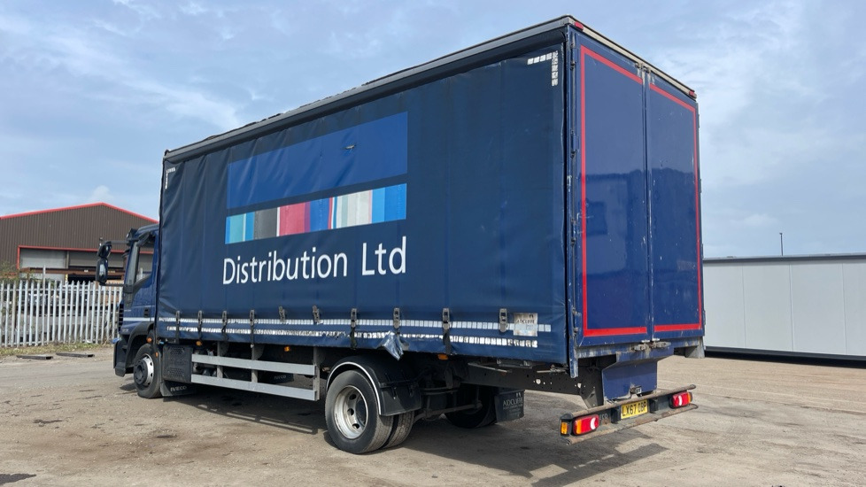 IVECO EUROCARGO  120-210 - Curtainsider truck: picture 3 IVECO EUROCARGO  120-210 - Curtainsider truck: picture 3
