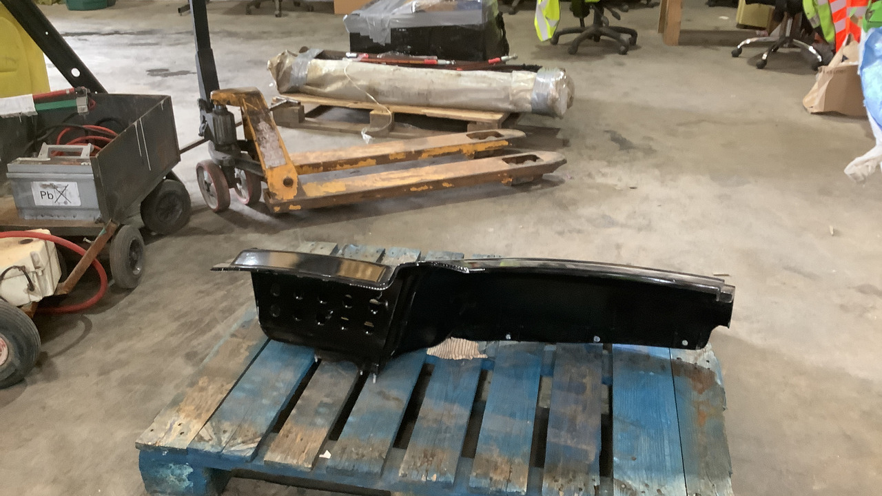 IVECO WHEEL ARCH & STEP - Construction equipment: picture 3 IVECO WHEEL ARCH & STEP - Construction equipment: picture 3
