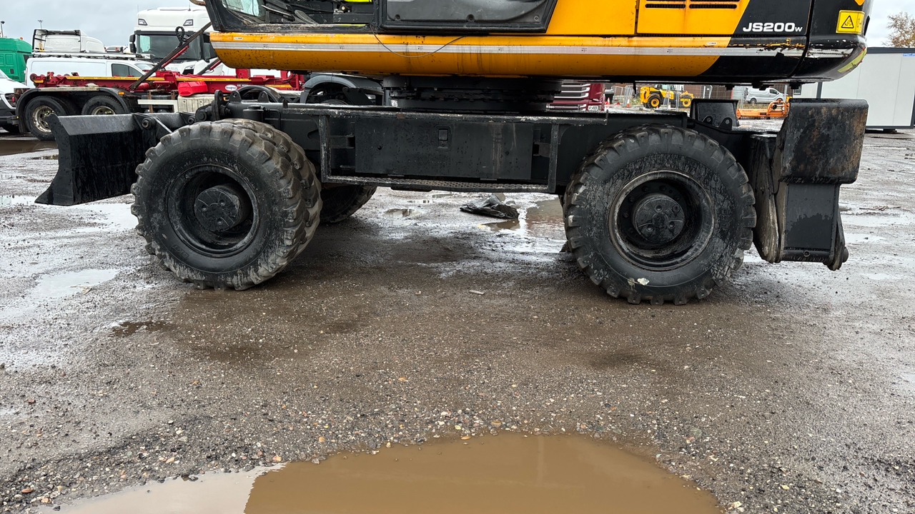 Wheel excavator JCB JS200W: picture 16