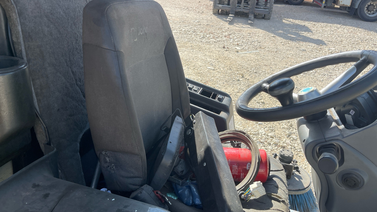 Road sweeper JOHNSTON: picture 8 Road sweeper JOHNSTON: picture 8