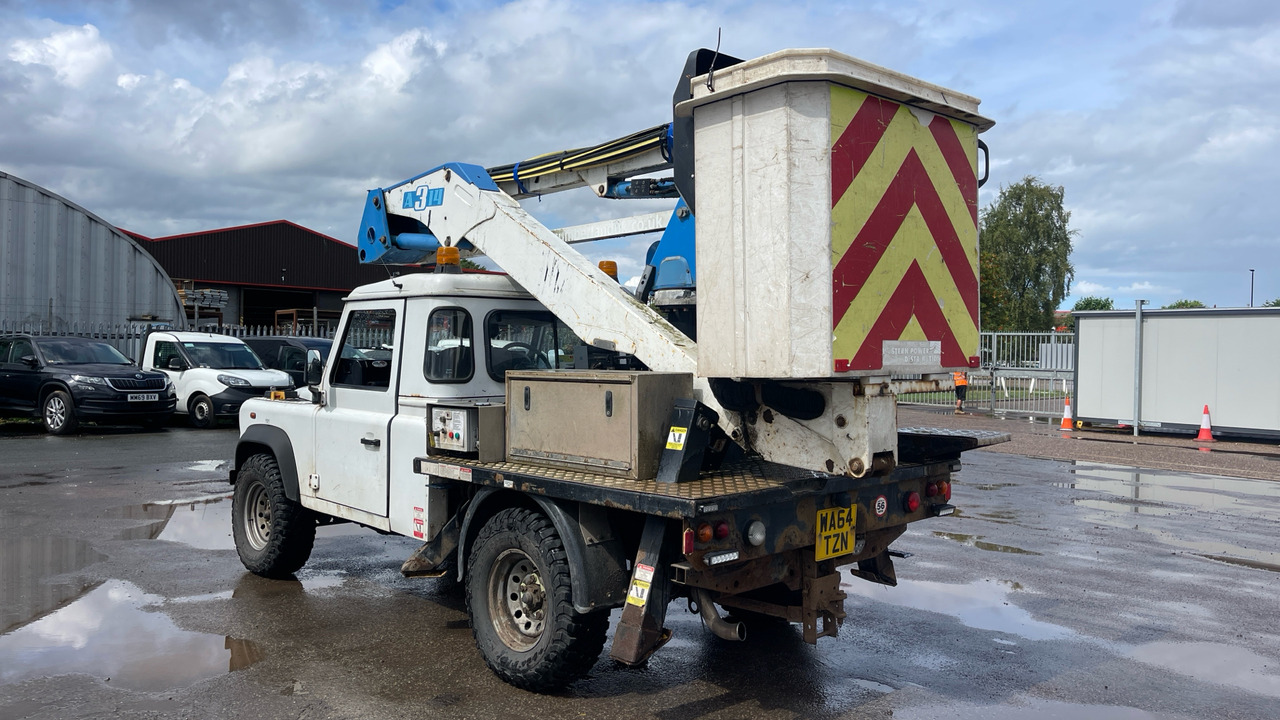 Land Rover Defender 110 TDCi - Truck mounted aerial platform: picture 3 Land Rover Defender 110 TDCi - Truck mounted aerial platform: picture 3
