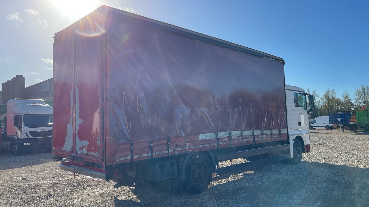 MAN TGX 18.400 - Curtainsider truck: picture 4 MAN TGX 18.400 - Curtainsider truck: picture 4