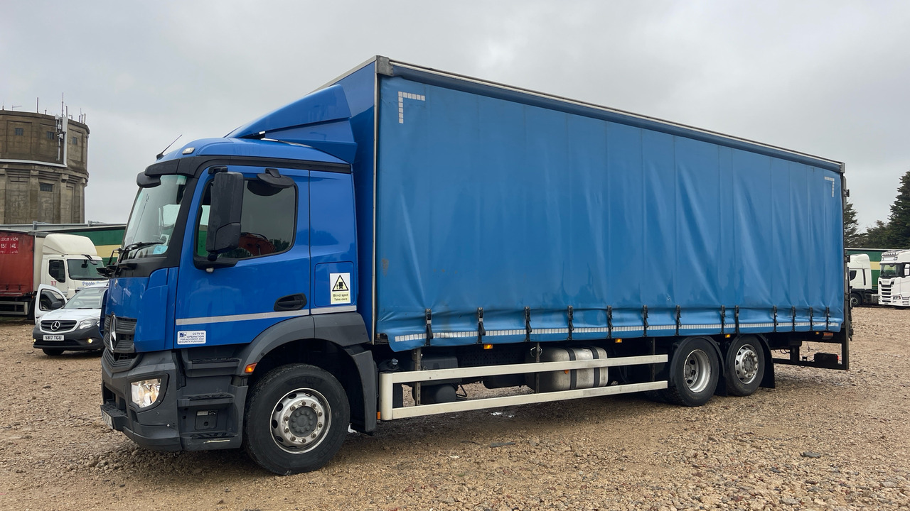 Mercedes-Benz Antos - Curtainsider truck: picture 2 Mercedes-Benz Antos - Curtainsider truck: picture 2
