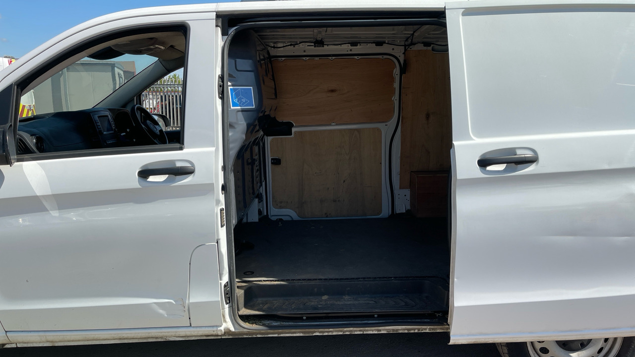 Panel van, Electric van Mercedes-Benz eVito 85kW 66kWh Progressive Van: picture 19