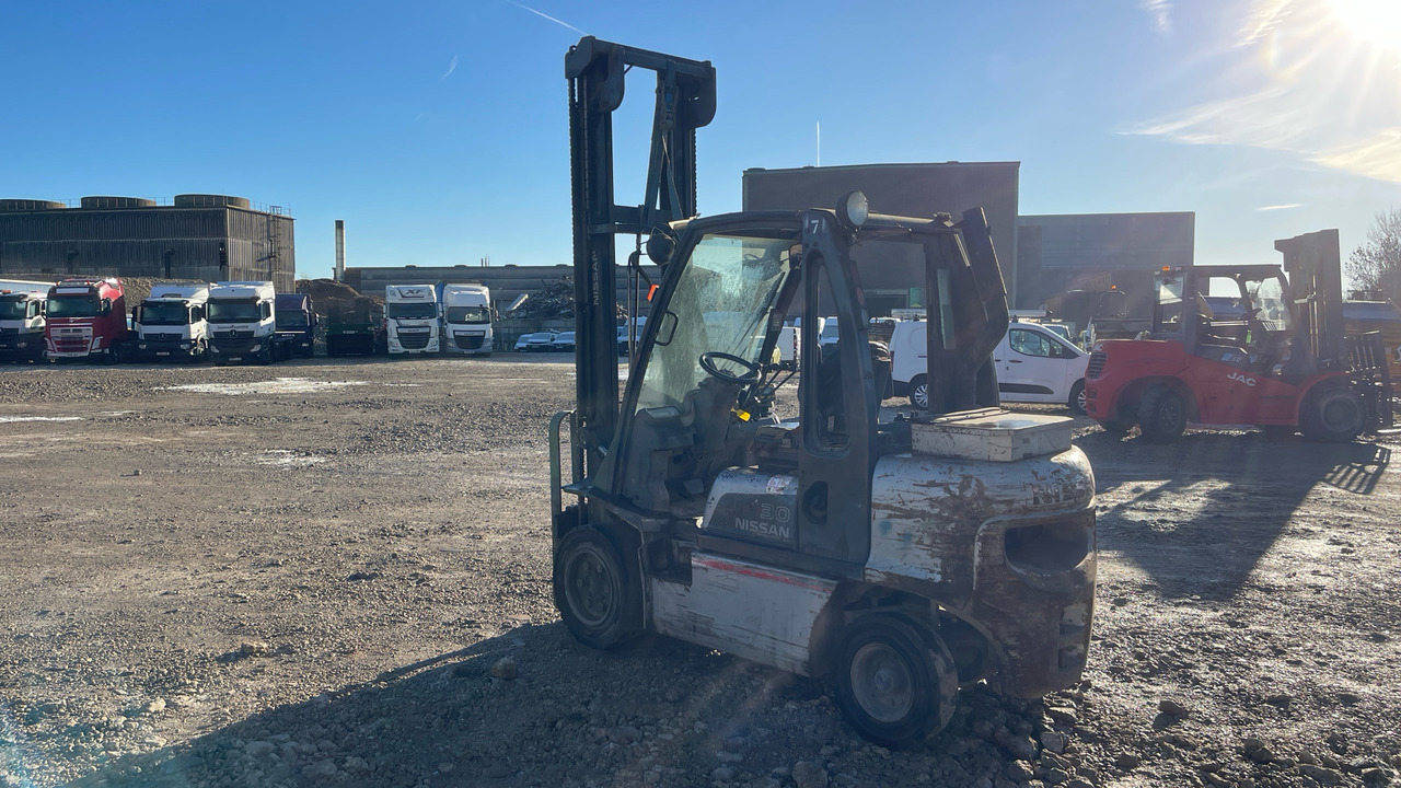 NISSAN YG1D2A300 - Diesel forklift: picture 4 NISSAN YG1D2A300 - Diesel forklift: picture 4