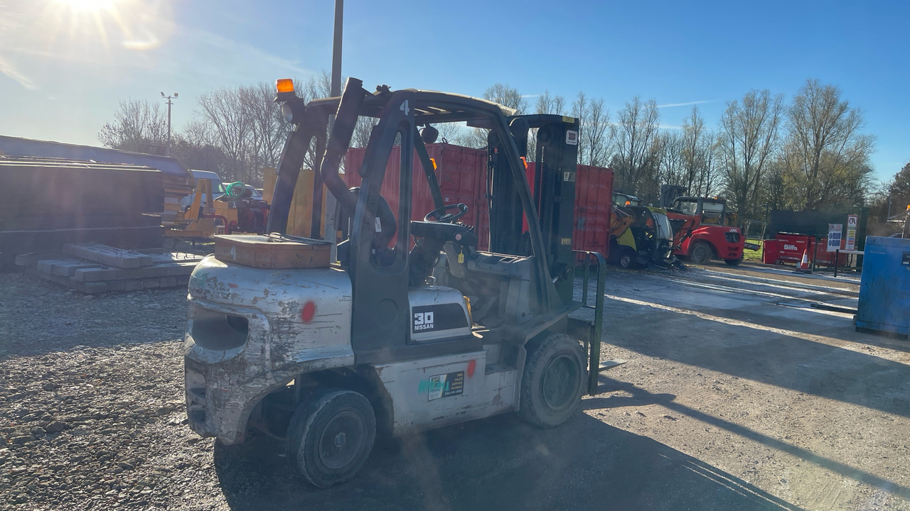NISSAN YG1D2A300 - Diesel forklift: picture 3 NISSAN YG1D2A300 - Diesel forklift: picture 3