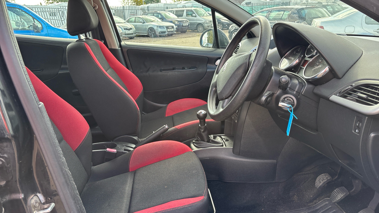 PEUGEOT 207 1.4 VERVE - Hatchback: picture 5 PEUGEOT 207 1.4 VERVE - Hatchback: picture 5