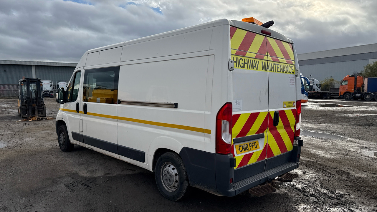 PEUGEOT BOXER 335 2.0 BlueHDi H2 30ps - Combi van: picture 4 PEUGEOT BOXER 335 2.0 BlueHDi H2 30ps - Combi van: picture 4