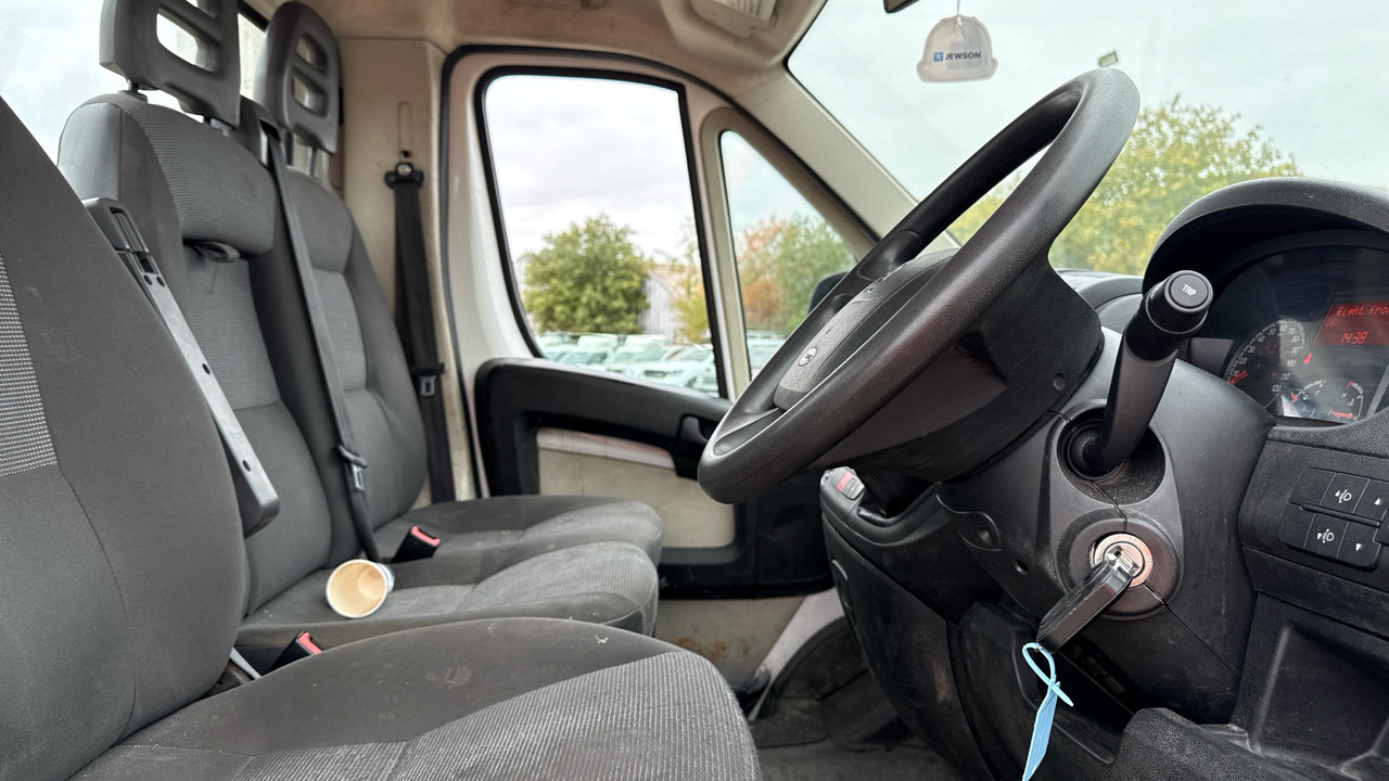 PEUGEOT BOXER 335 2.2 HDI 130PS - Flatbed van: picture 5 PEUGEOT BOXER 335 2.2 HDI 130PS - Flatbed van: picture 5