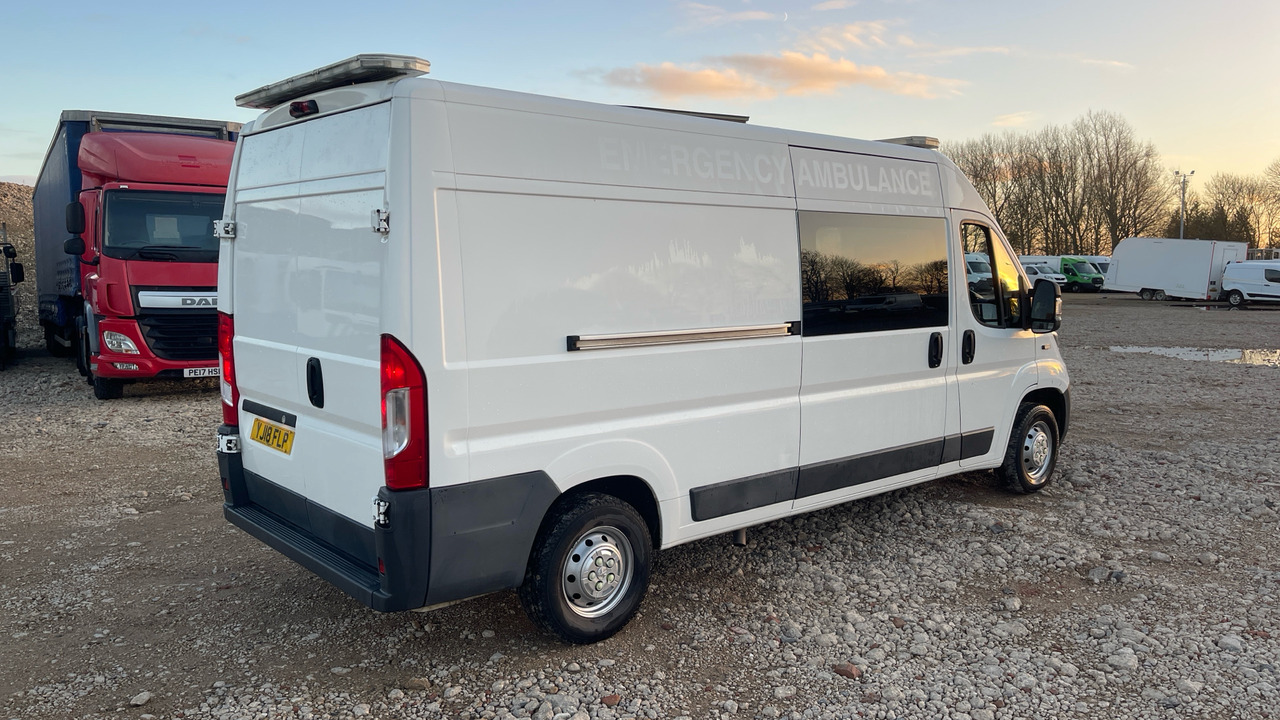 Peugeot Boxer 335 2.0 BLUE HDI 130PS - Combi van: picture 4 Peugeot Boxer 335 2.0 BLUE HDI 130PS - Combi van: picture 4