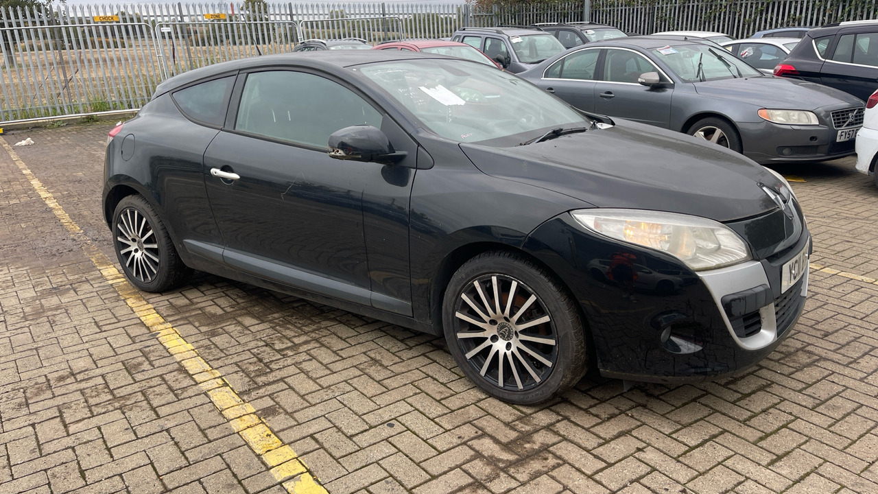 RENAULT MEGANE 1.6 DYNAMIQUE - Hatchback: picture 1 RENAULT MEGANE 1.6 DYNAMIQUE - Hatchback: picture 1