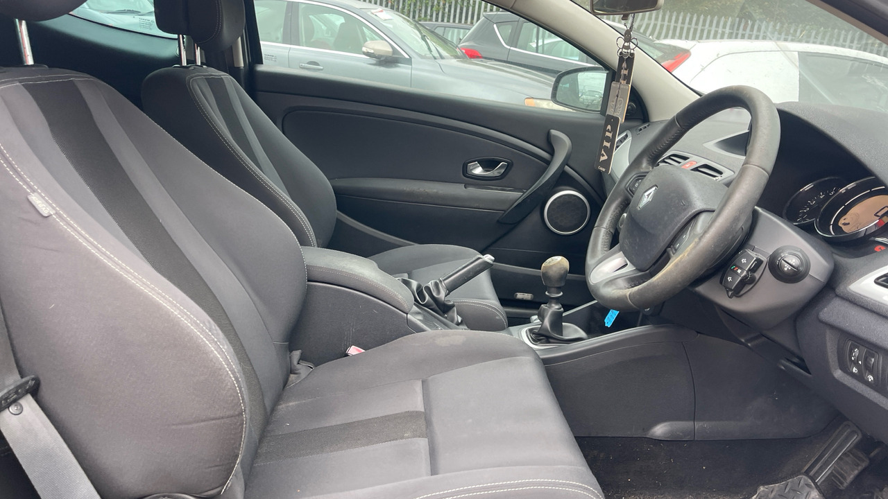 RENAULT MEGANE 1.6 DYNAMIQUE - Hatchback: picture 5 RENAULT MEGANE 1.6 DYNAMIQUE - Hatchback: picture 5