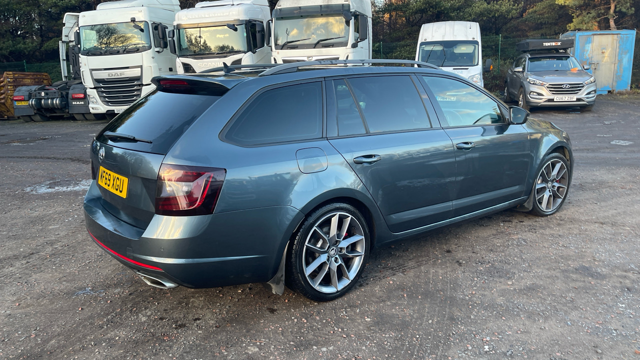 SKODA OCTAVIA 2.0 TSI 245PS VRS - Station wagon: picture 4 SKODA OCTAVIA 2.0 TSI 245PS VRS - Station wagon: picture 4