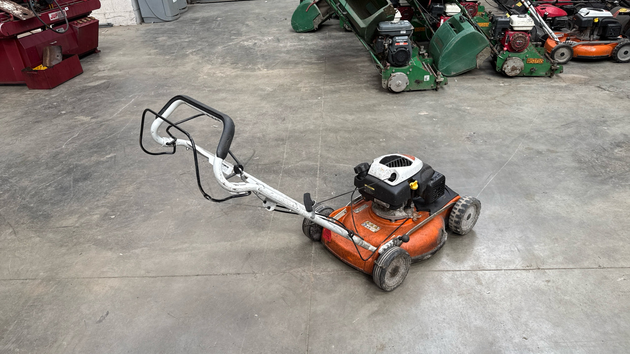 STIHL RM4 RTP - Garden mower: picture 4 STIHL RM4 RTP - Garden mower: picture 4