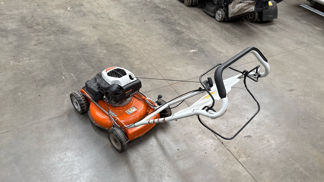 STIHL RM4 RTP - Garden mower: picture 3 STIHL RM4 RTP - Garden mower: picture 3