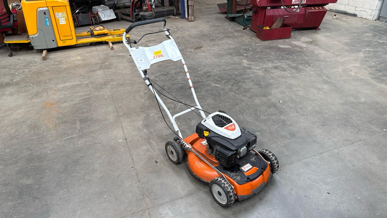 STIHL RM4 RTP - Garden mower: picture 1 STIHL RM4 RTP - Garden mower: picture 1
