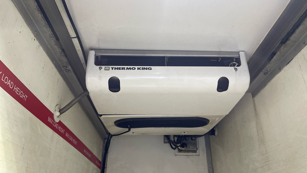 Refrigerator truck Scania P 250: picture 16