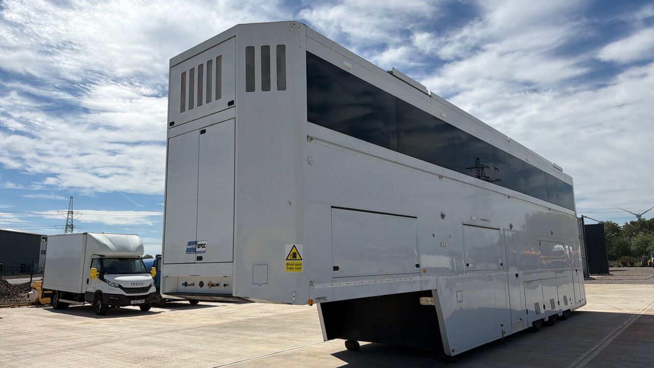 HOPKINS MOTOR SPORT / GRAY & ADAMS RACE / HOSPITALITY TRAILER 3 LEVELS INCL. ROOF TERRACE / MARQUEE - Trailer: picture 2 HOPKINS MOTOR SPORT / GRAY & ADAMS RACE / HOSPITALITY TRAILER 3 LEVELS INCL. ROOF TERRACE / MARQUEE - Trailer: picture 2