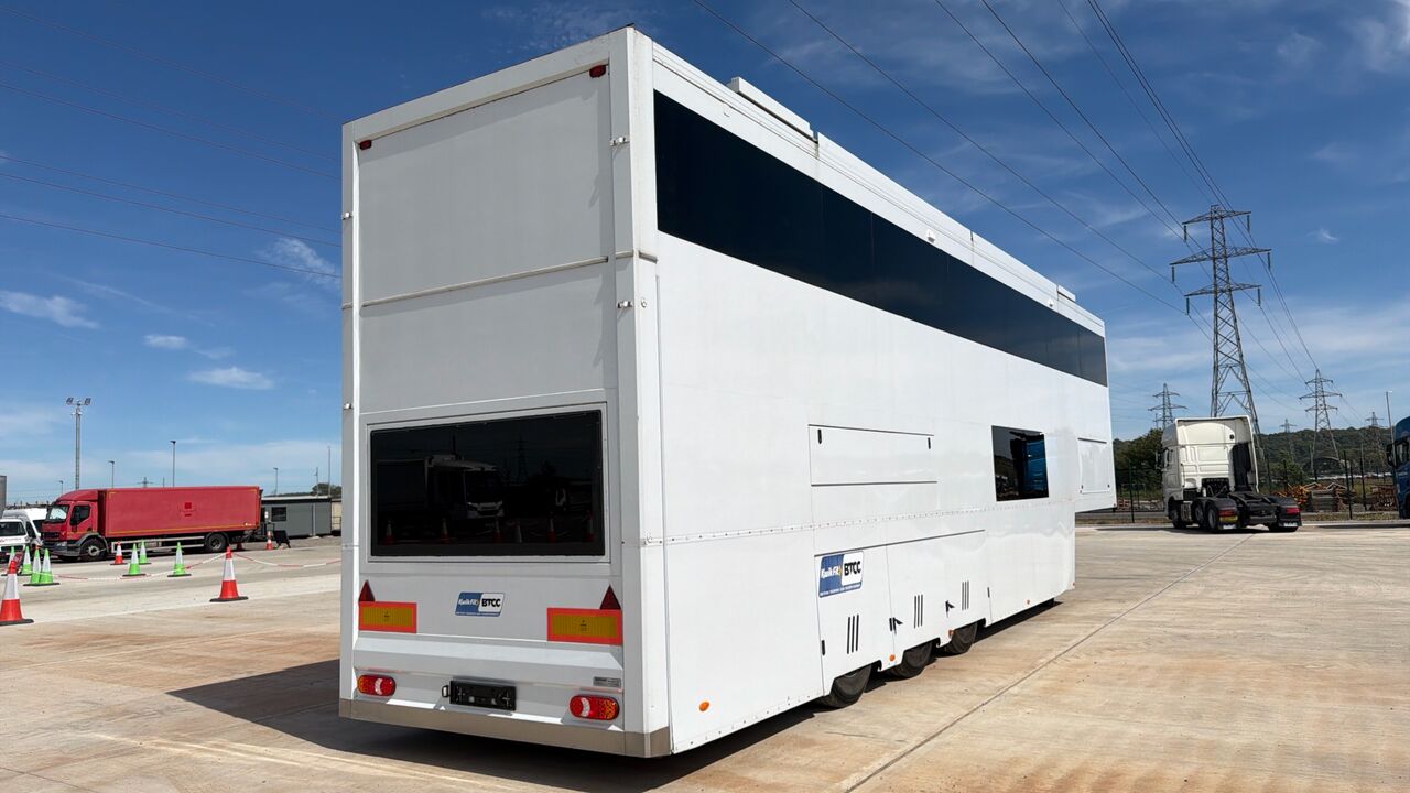 HOPKINS MOTOR SPORT / GRAY & ADAMS RACE / HOSPITALITY TRAILER 3 LEVELS INCL. ROOF TERRACE / MARQUEE - Trailer: picture 4 HOPKINS MOTOR SPORT / GRAY & ADAMS RACE / HOSPITALITY TRAILER 3 LEVELS INCL. ROOF TERRACE / MARQUEE - Trailer: picture 4