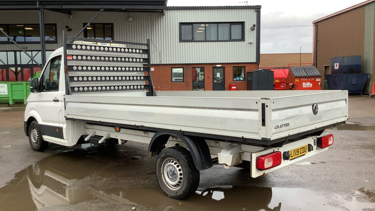 VOLKSWAGEN CRAFTER CR35 2.0 TDI 140PS STARTLINE - Flatbed van: picture 3 VOLKSWAGEN CRAFTER CR35 2.0 TDI 140PS STARTLINE - Flatbed van: picture 3