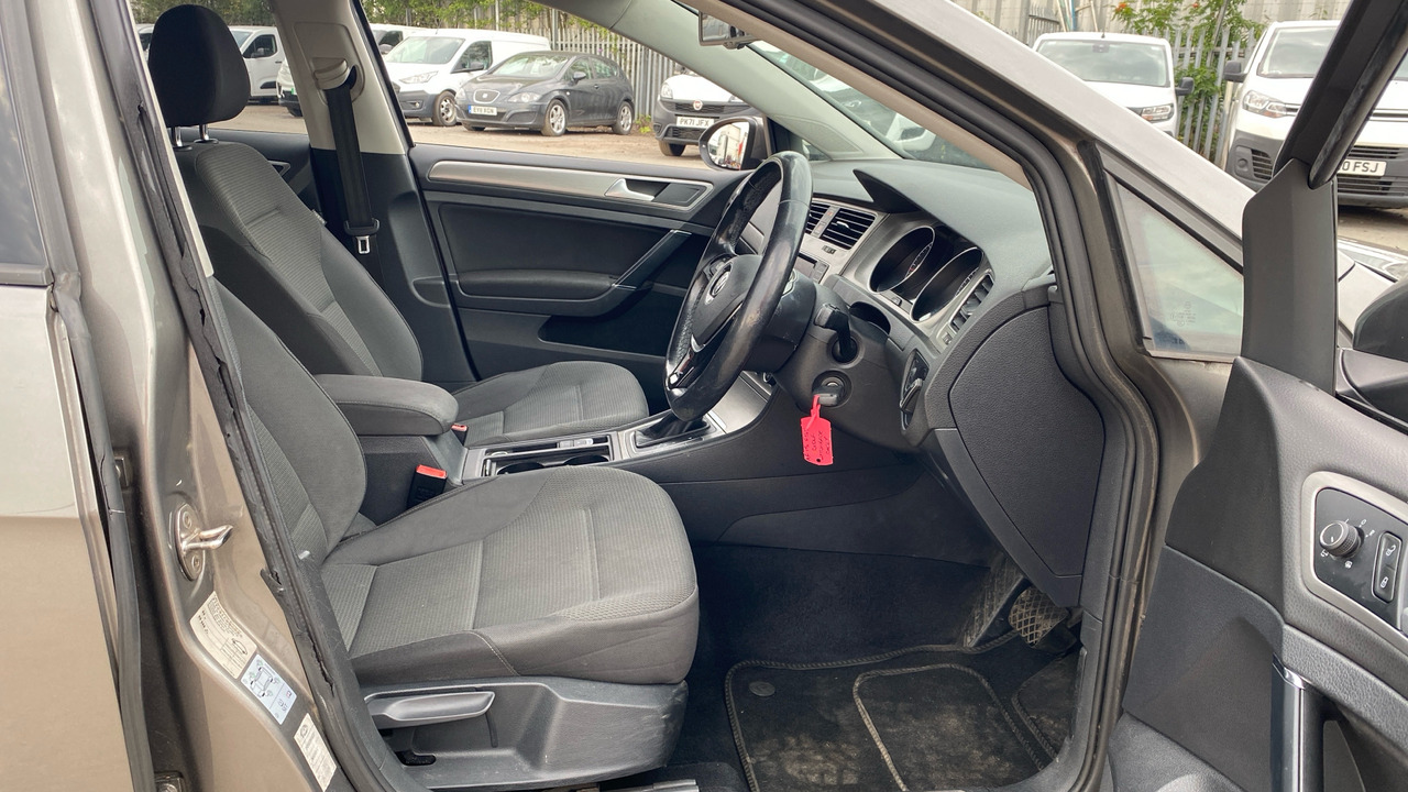 VOLKSWAGEN GOLF 1.6 TDI 105 Match 5dr DSG - Hatchback: picture 5 VOLKSWAGEN GOLF 1.6 TDI 105 Match 5dr DSG - Hatchback: picture 5
