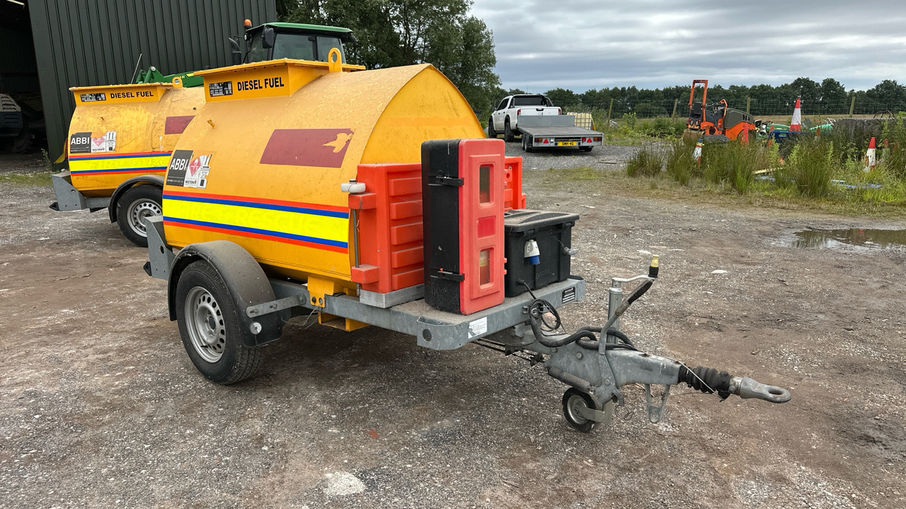 WESTERN FUEL BOWSER 210A - Construction equipment: picture 2 WESTERN FUEL BOWSER 210A - Construction equipment: picture 2