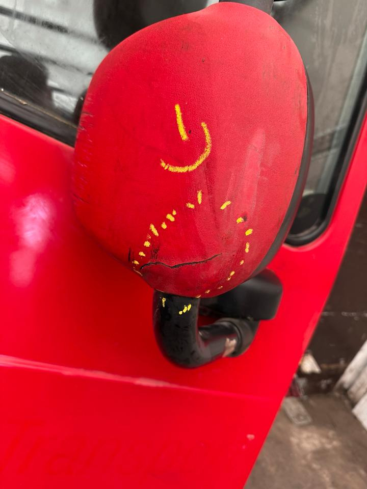 DAF XF 105,460 Beifahrertür Rot Spiegel Innenverkleidung LN 46 - Door and parts for Truck: picture 2 DAF XF 105,460 Beifahrertür Rot Spiegel Innenverkleidung LN 46 - Door and parts for Truck: picture 2