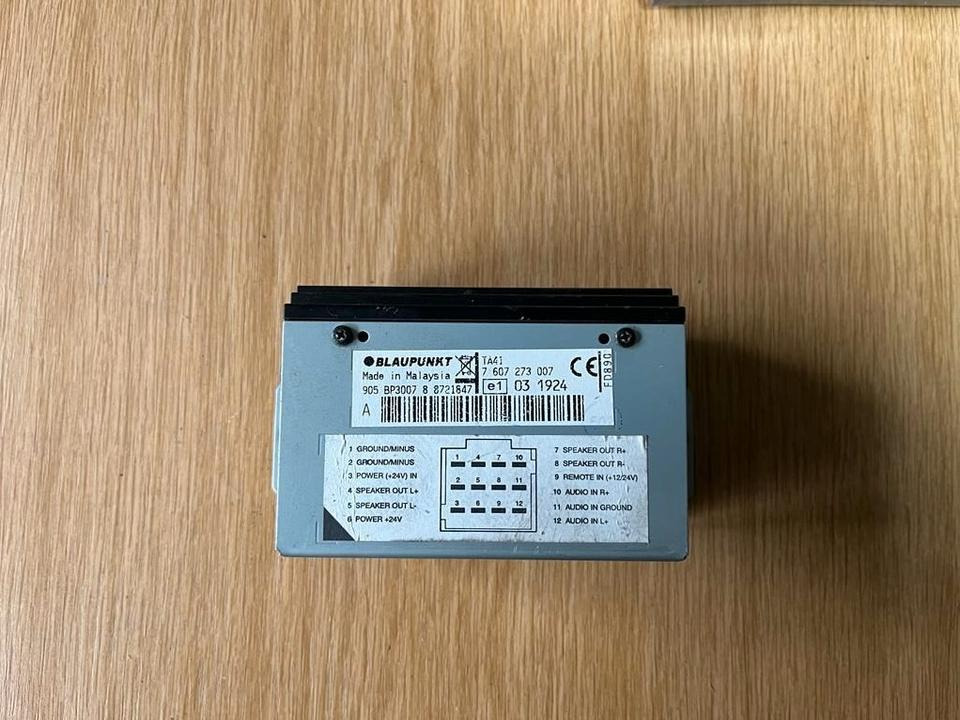 MAN BLAUPUNKT Audio Verstärker 7 607 273 007 - ECU for Truck: picture 2 MAN BLAUPUNKT Audio Verstärker 7 607 273 007 - ECU for Truck: picture 2