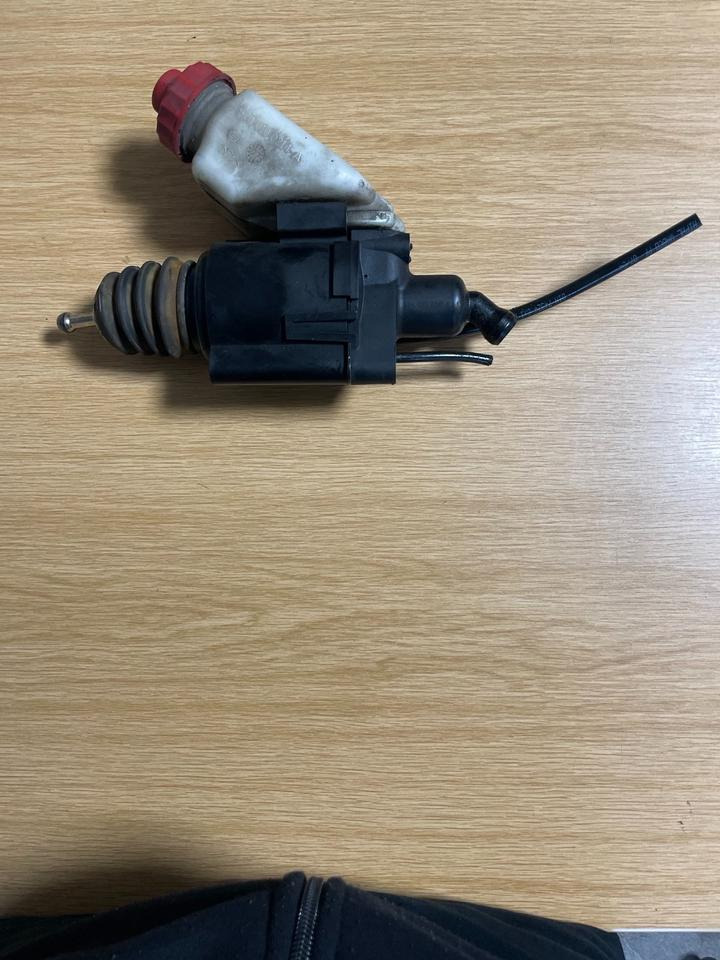 MAN Geberzylinder Kopplung WABCO 81.307006019 - Clutch cylinder for Truck: picture 1 MAN Geberzylinder Kopplung WABCO 81.307006019 - Clutch cylinder for Truck: picture 1