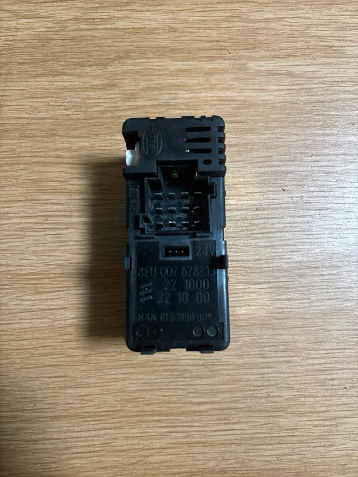 MAN Standheizung Steuergerät 81.61990-0092 - ECU for Truck: picture 2 MAN Standheizung Steuergerät 81.61990-0092 - ECU for Truck: picture 2