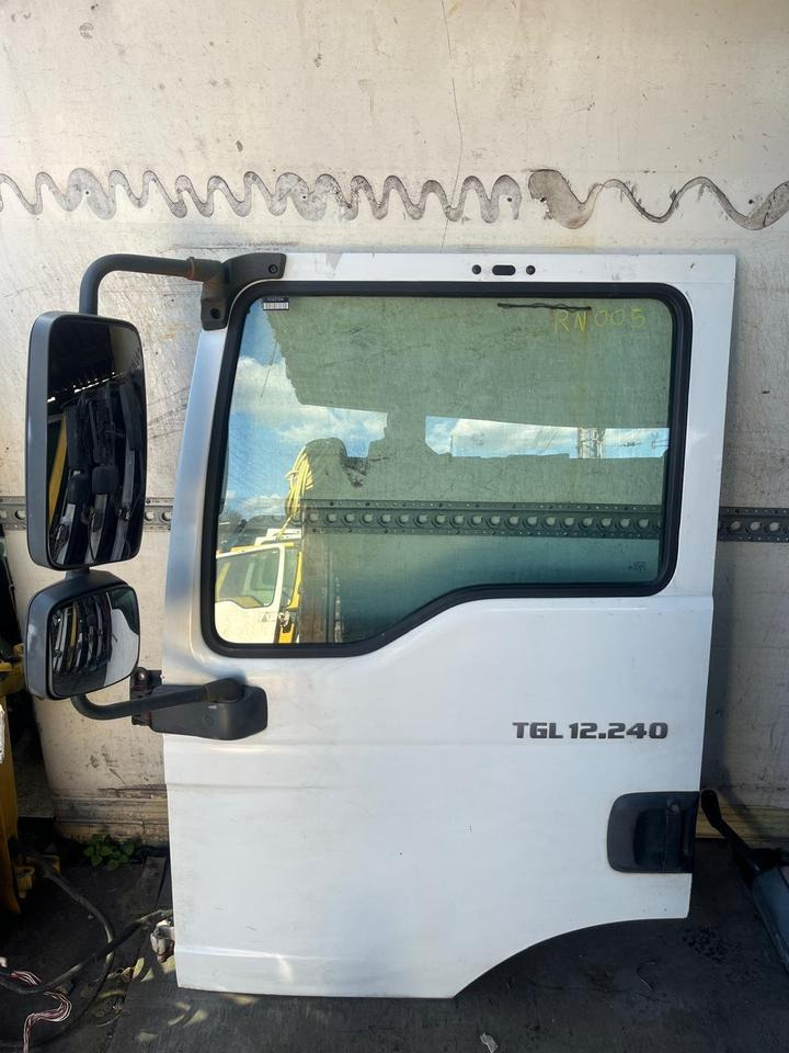 MAN TGL 12.240 Fahrertür, Tür links weiß mit Spiegel RN005 - Door and parts for Truck: picture 1 MAN TGL 12.240 Fahrertür, Tür links weiß mit Spiegel RN005 - Door and parts for Truck: picture 1