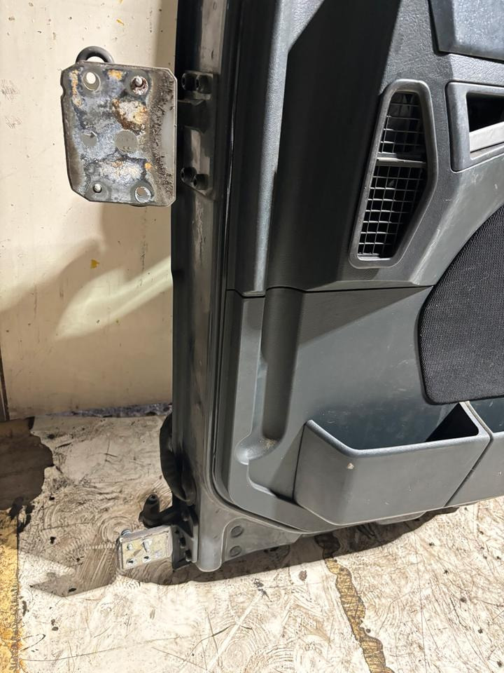 MAN TGL Beifahrertür,grau,Spiegel&Innenverkleidung LN 25 - Door and parts for Truck: picture 4 MAN TGL Beifahrertür,grau,Spiegel&Innenverkleidung LN 25 - Door and parts for Truck: picture 4